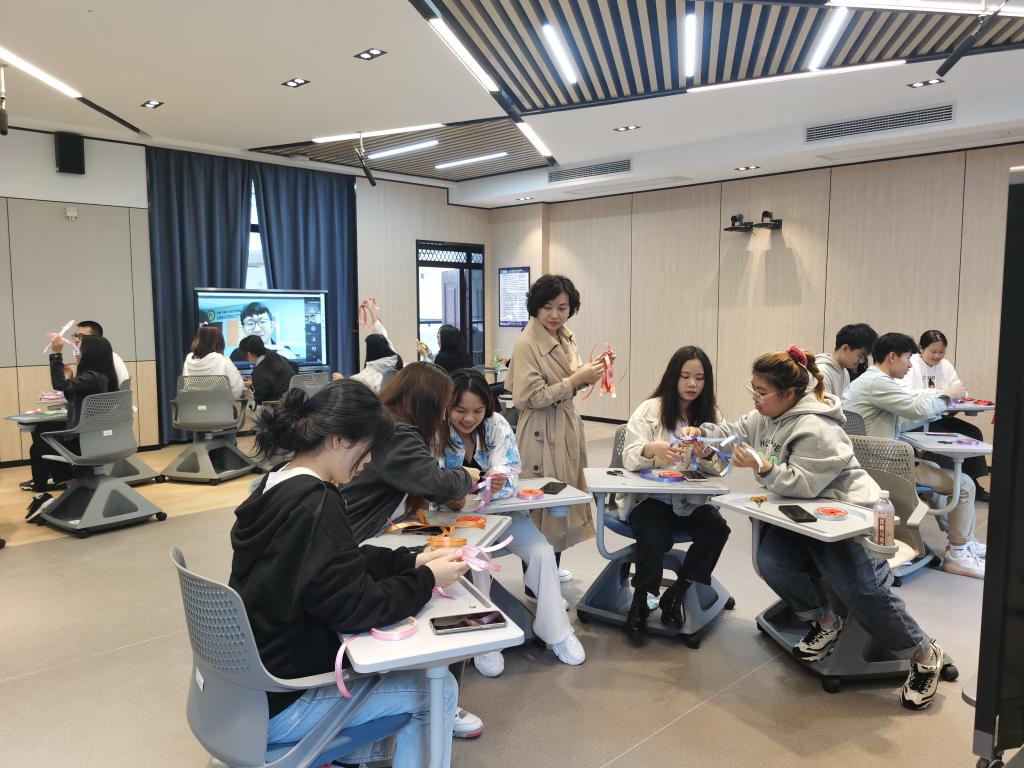 我校与泰国远东大学开展线上文化体验课活动
