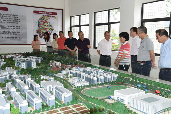 柳州铁道职业技术学院一行参观我校沙盘